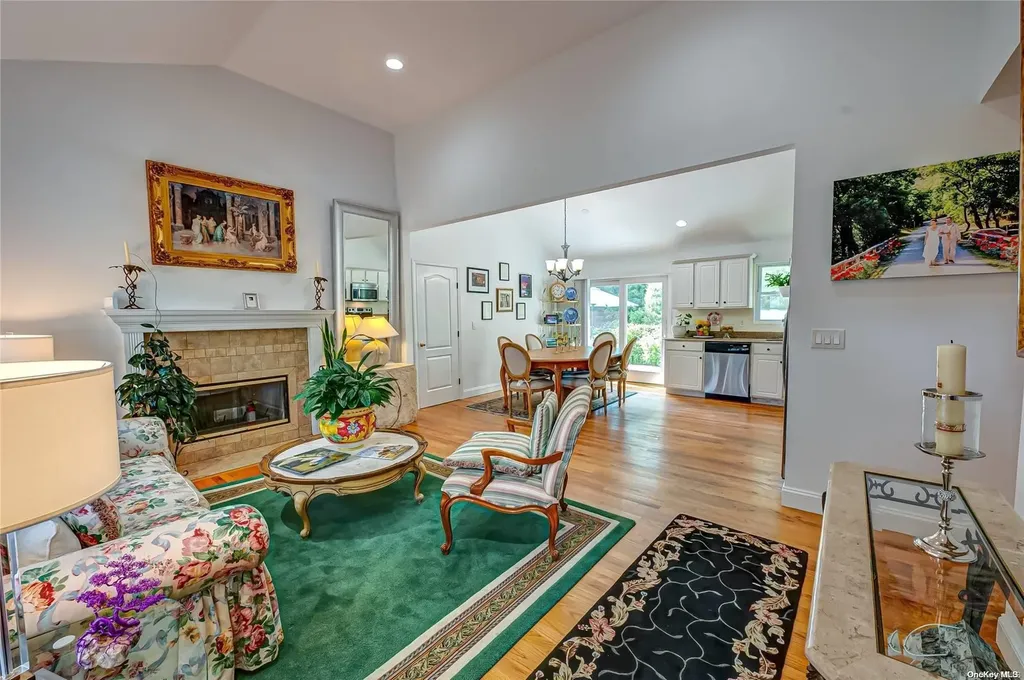 87 Old Riverhead Road Hampton Bays NY 11946