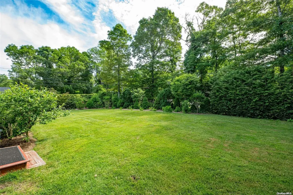 87 Old Riverhead Road Hampton Bays NY 11946