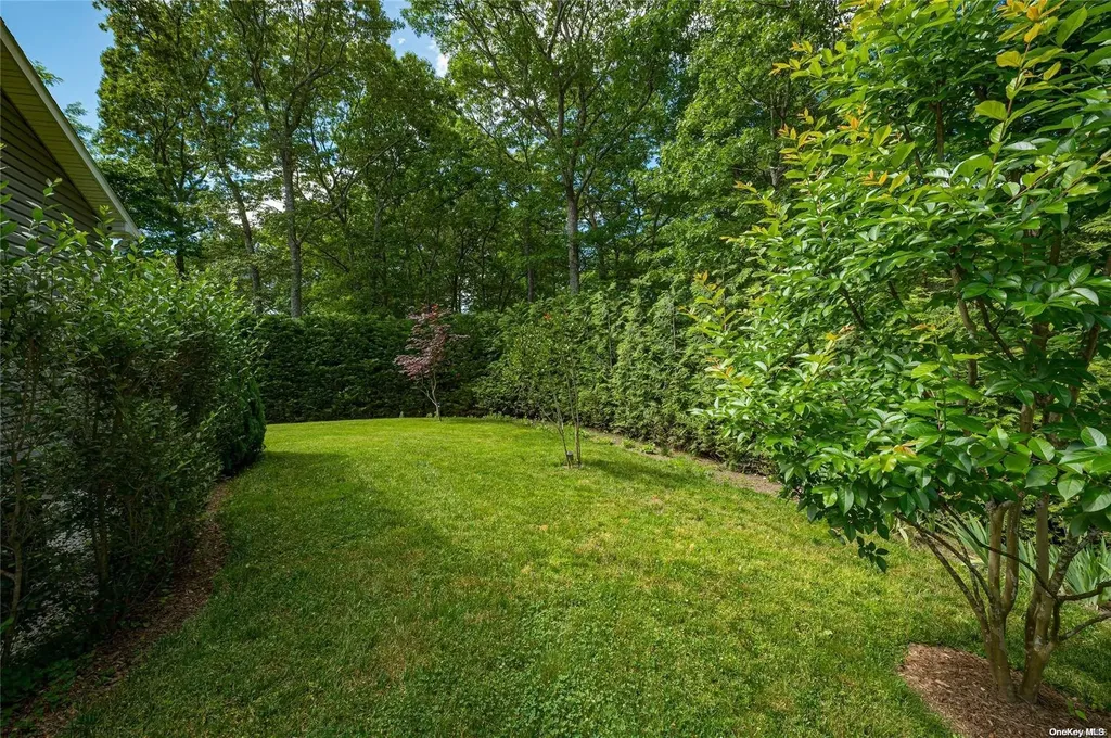 87 Old Riverhead Road Hampton Bays NY 11946