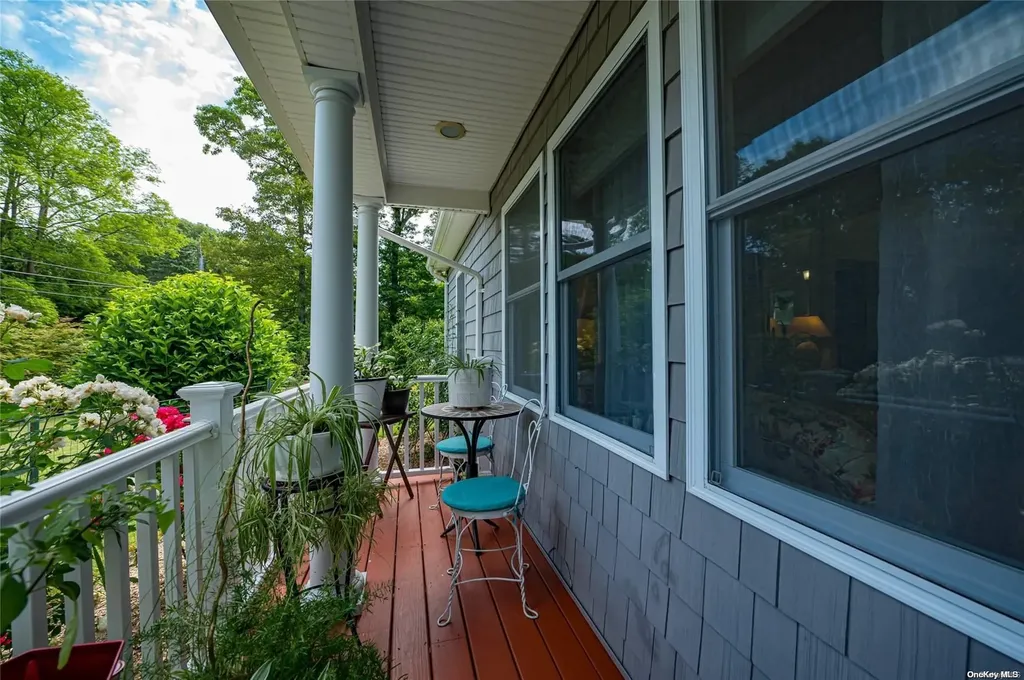 87 Old Riverhead Road Hampton Bays NY 11946