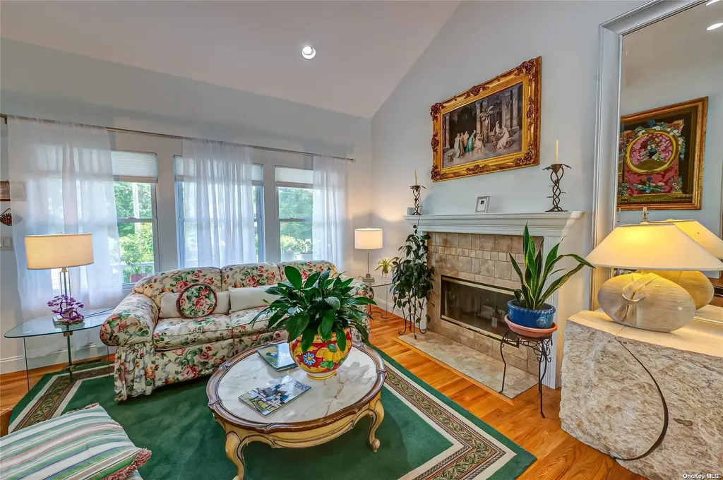 87 Old Riverhead Road Hampton Bays NY 11946