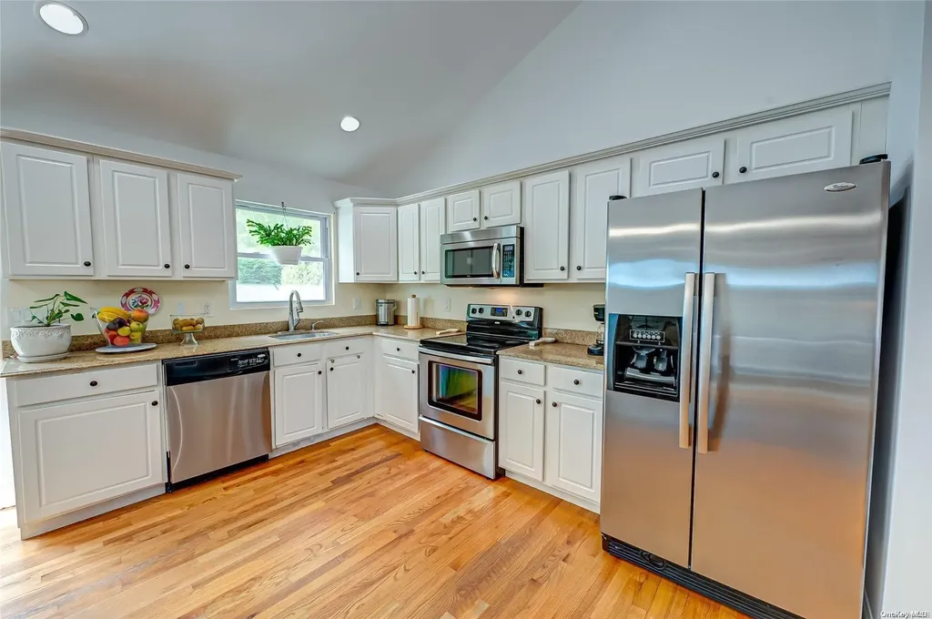87 Old Riverhead Road Hampton Bays NY 11946
