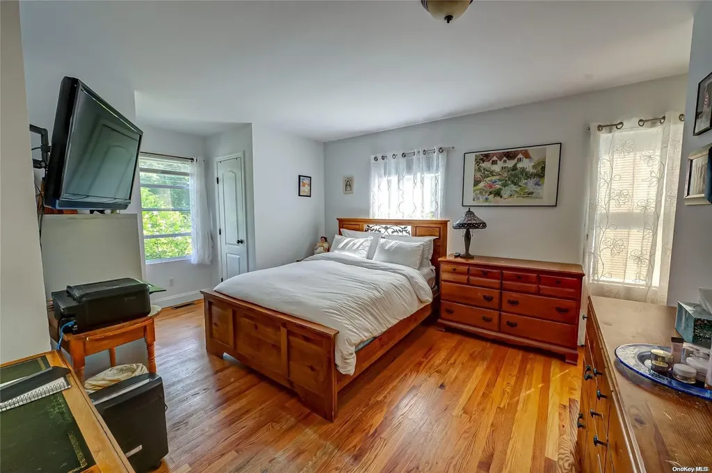 87 Old Riverhead Road Hampton Bays NY 11946