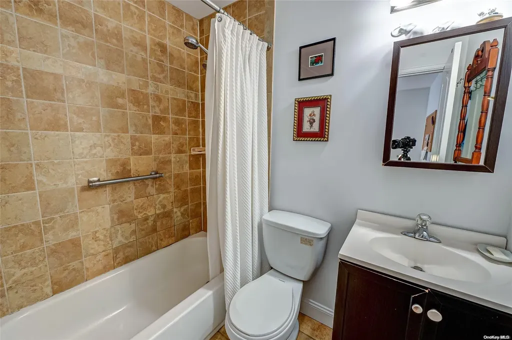87 Old Riverhead Road Hampton Bays NY 11946