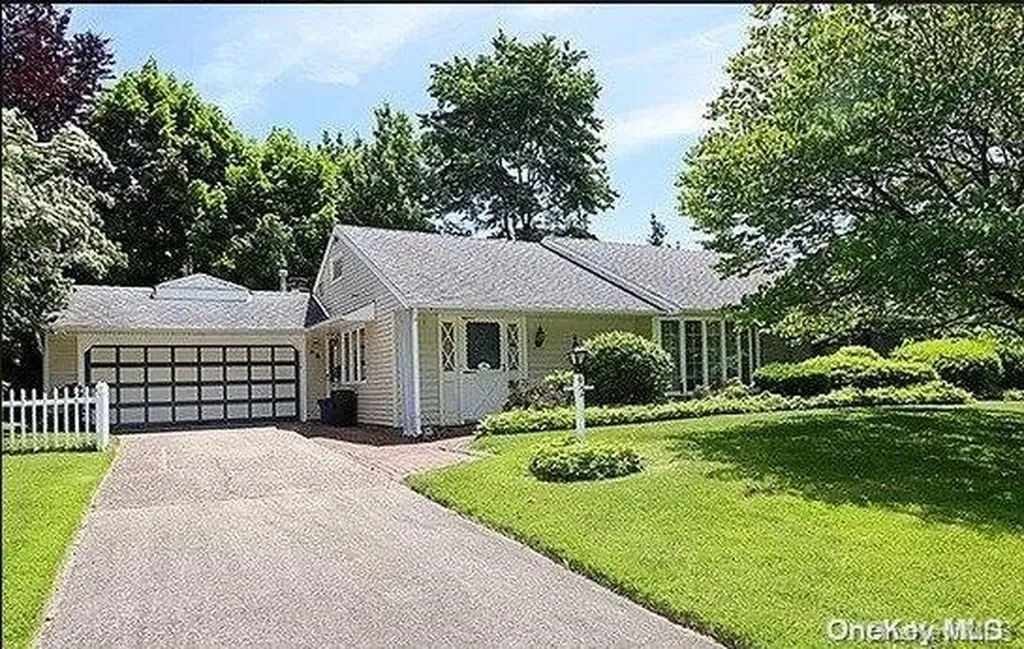 92 Parkview Drive Albertson NY 11507