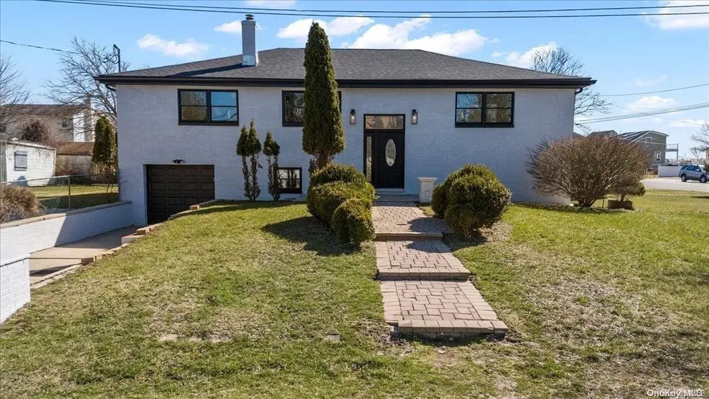 4 Saint George Drive Shirley NY 11967