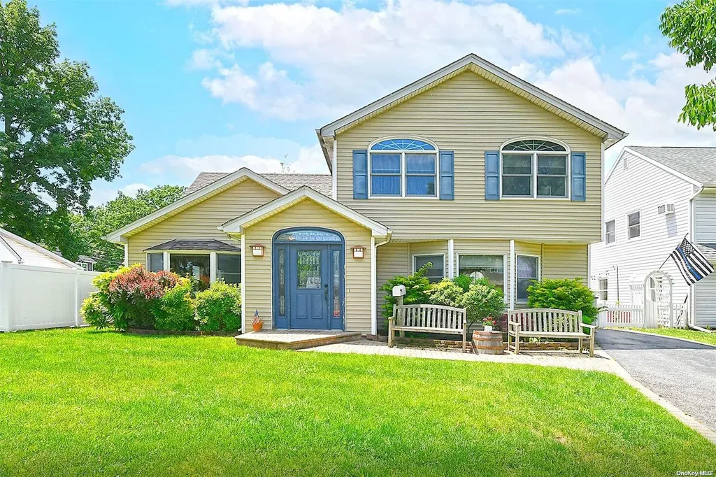 8 Daisy Lane Levittown NY 11756