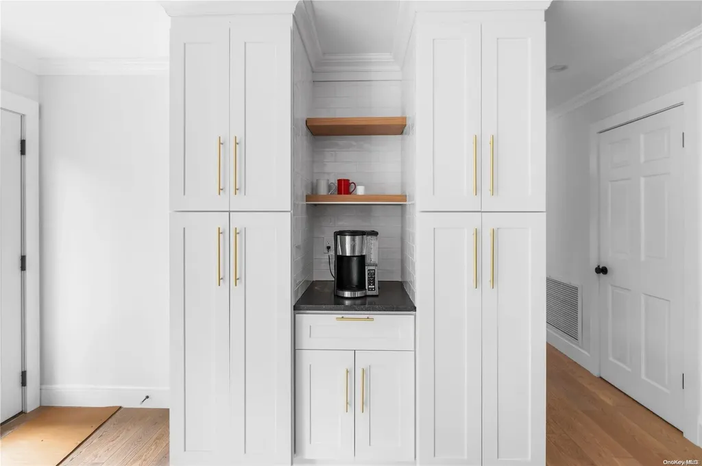 870 Stars Road East Marion NY 11939