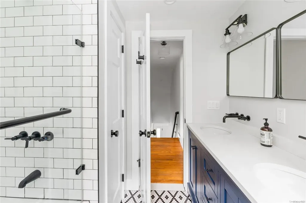 870 Stars Road East Marion NY 11939