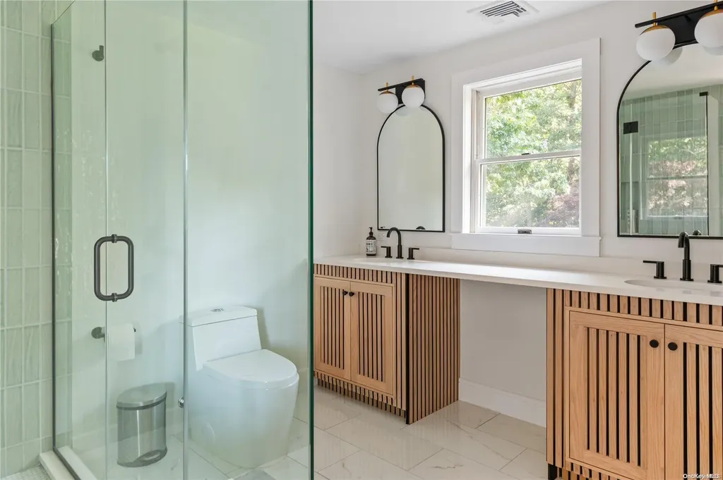 870 Stars Road East Marion NY 11939