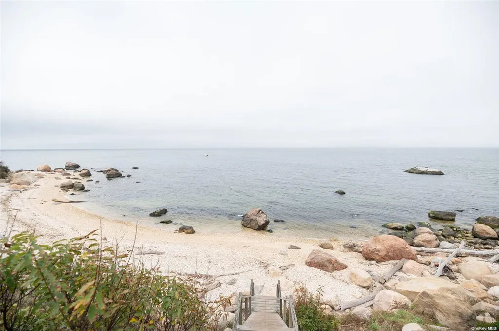 870 Stars Road East Marion NY 11939