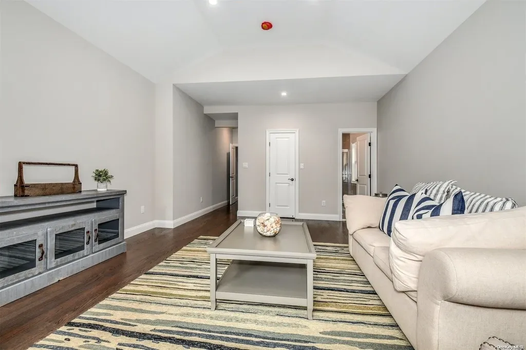 3 Richard Lane Syosset NY 11791