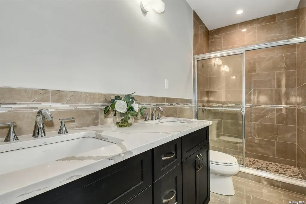 3 Richard Lane Syosset NY 11791