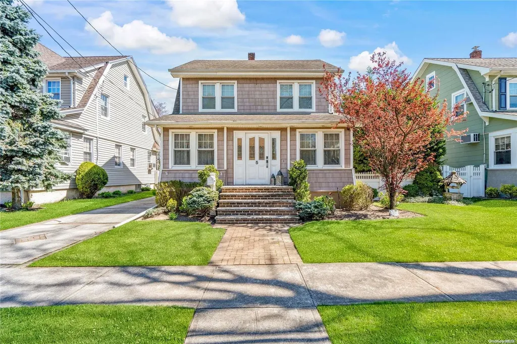 5 Hazel Place Lynbrook NY 11563