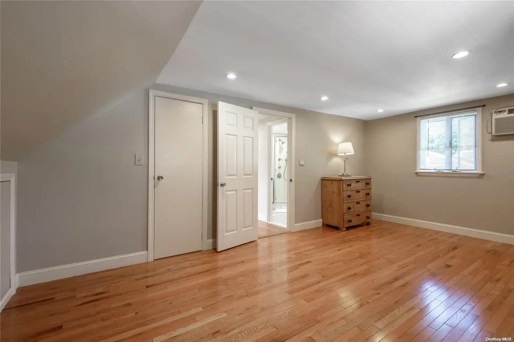 5 Lone Oak Drive Centerport NY 11721