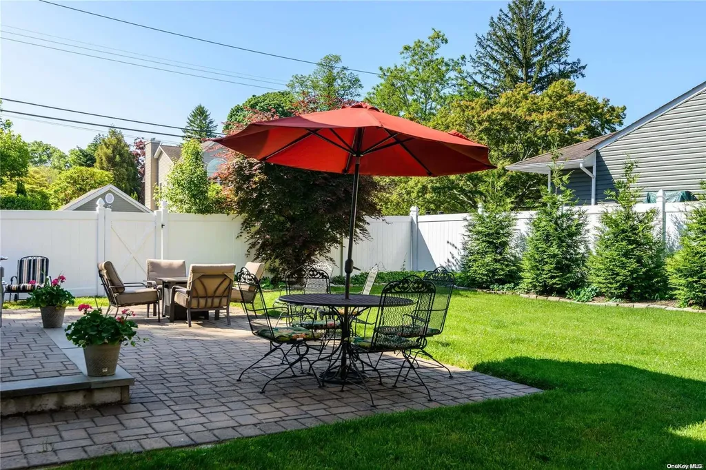 5 Lone Oak Drive Centerport NY 11721