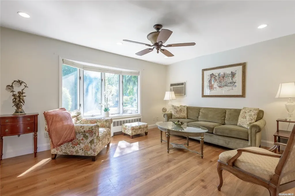 5 Lone Oak Drive Centerport NY 11721