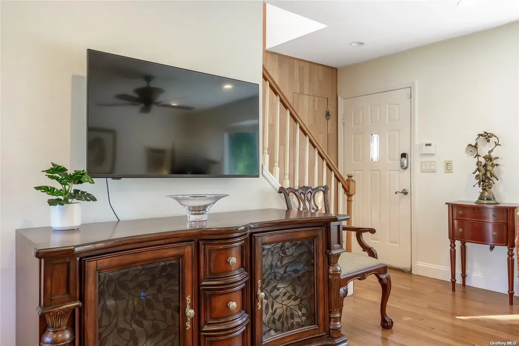 5 Lone Oak Drive Centerport NY 11721