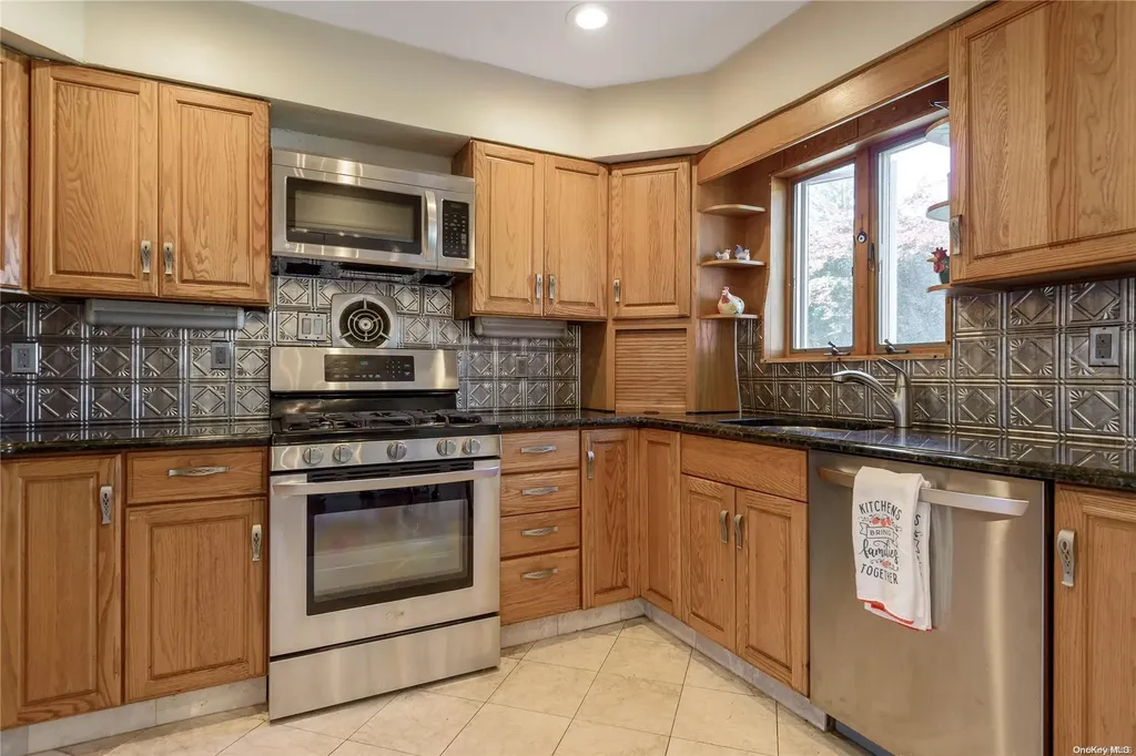 5 Lone Oak Drive Centerport NY 11721