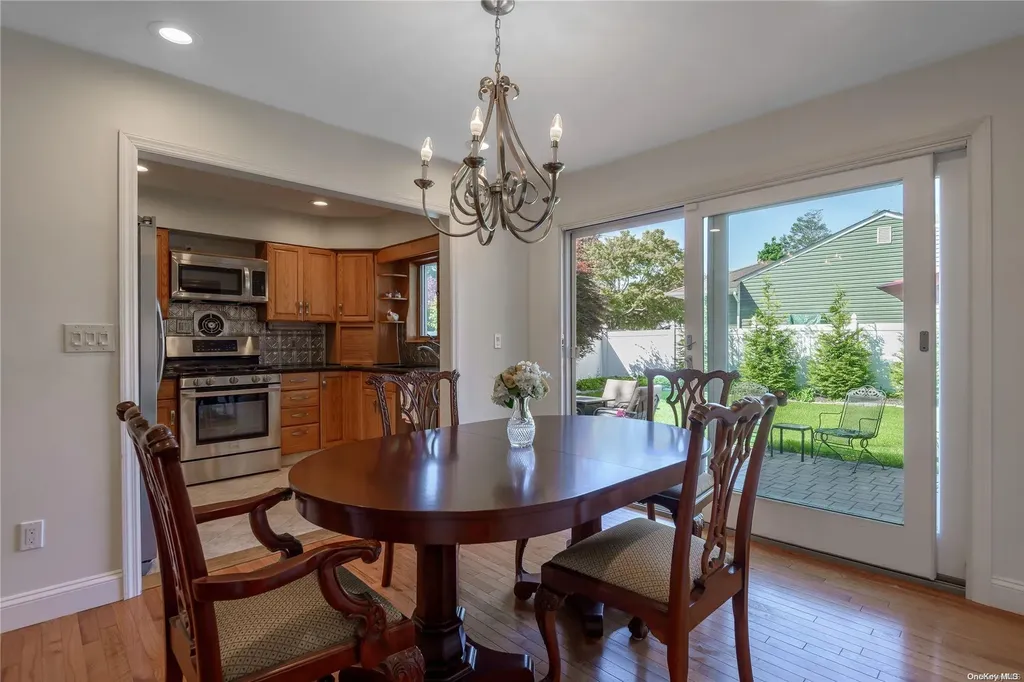 5 Lone Oak Drive Centerport NY 11721