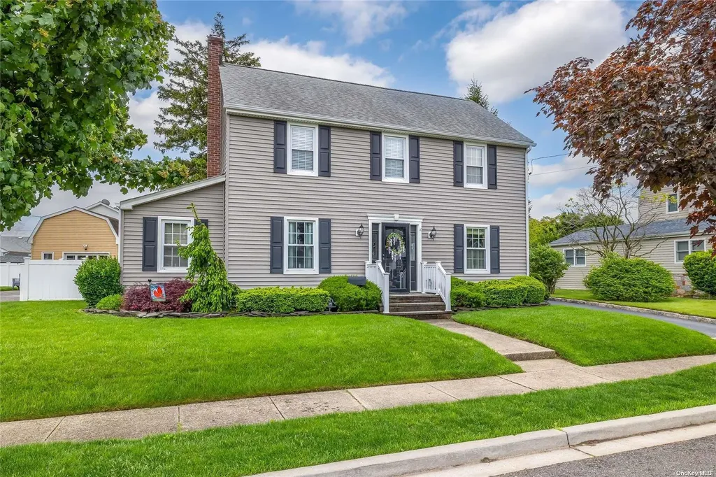 493 Foch Boulevard Mineola NY 11501