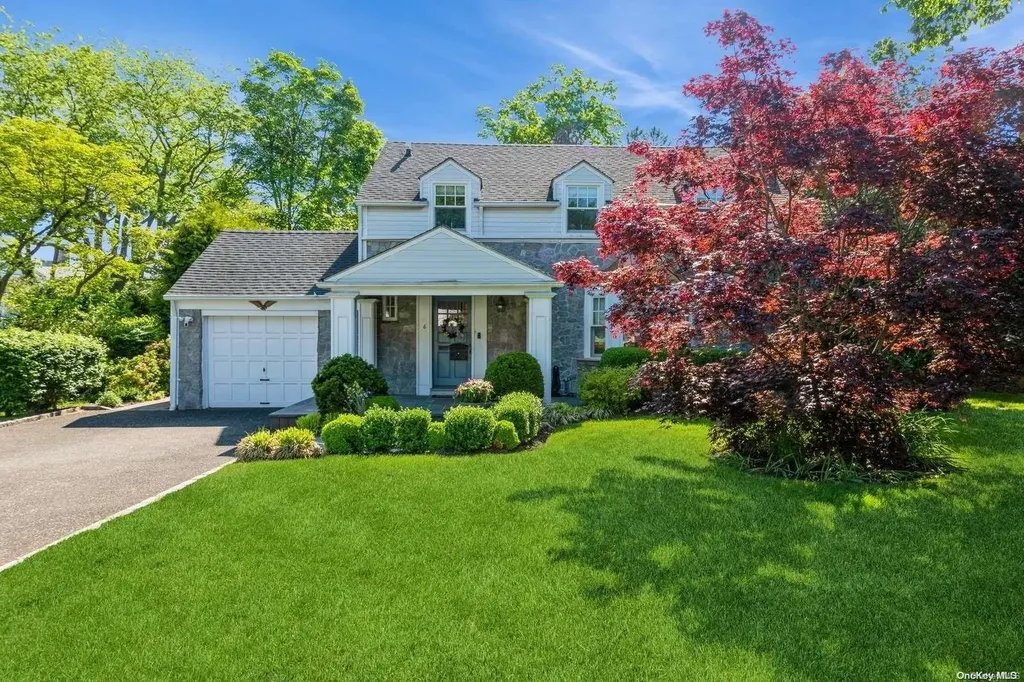 6 Ridge Road East Williston NY 11596