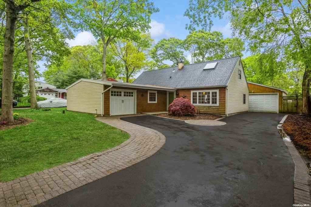 30 Hettys Path Farmingville NY 11738