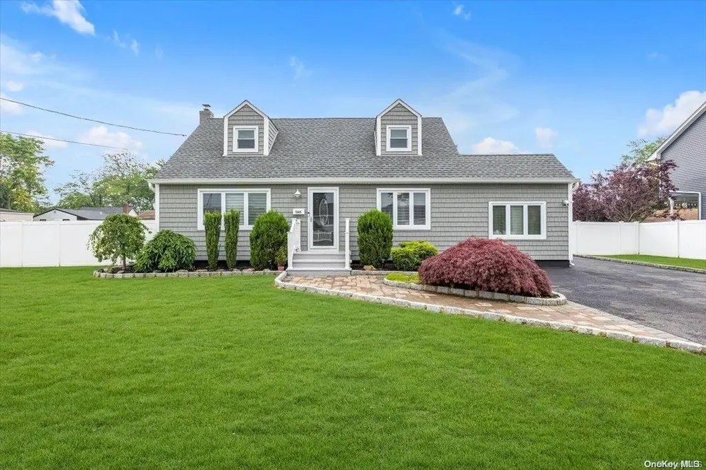 1565 12th Street West Babylon NY 11704