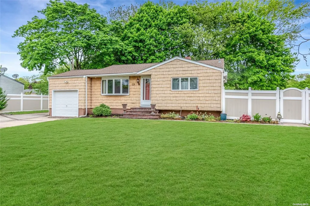 815 Americus Avenue East Patchogue NY 11772