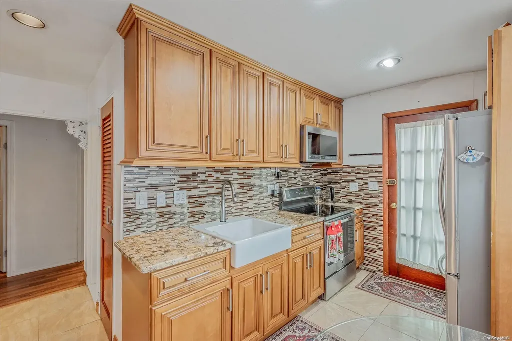 815 Americus Avenue East Patchogue NY 11772