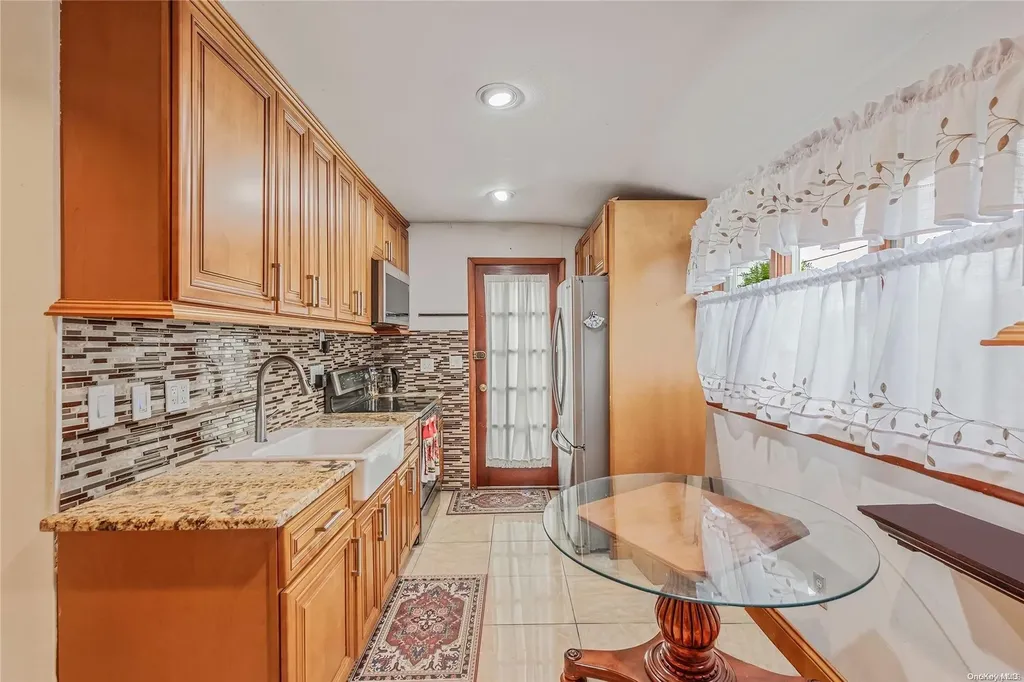 815 Americus Avenue East Patchogue NY 11772