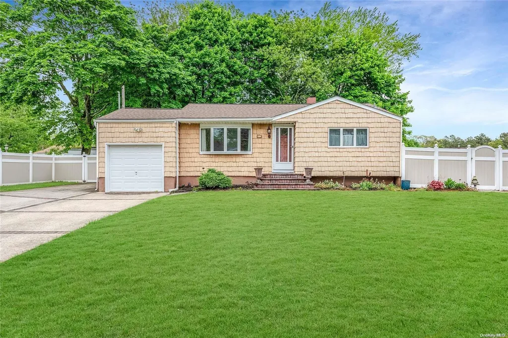 815 Americus Avenue East Patchogue NY 11772