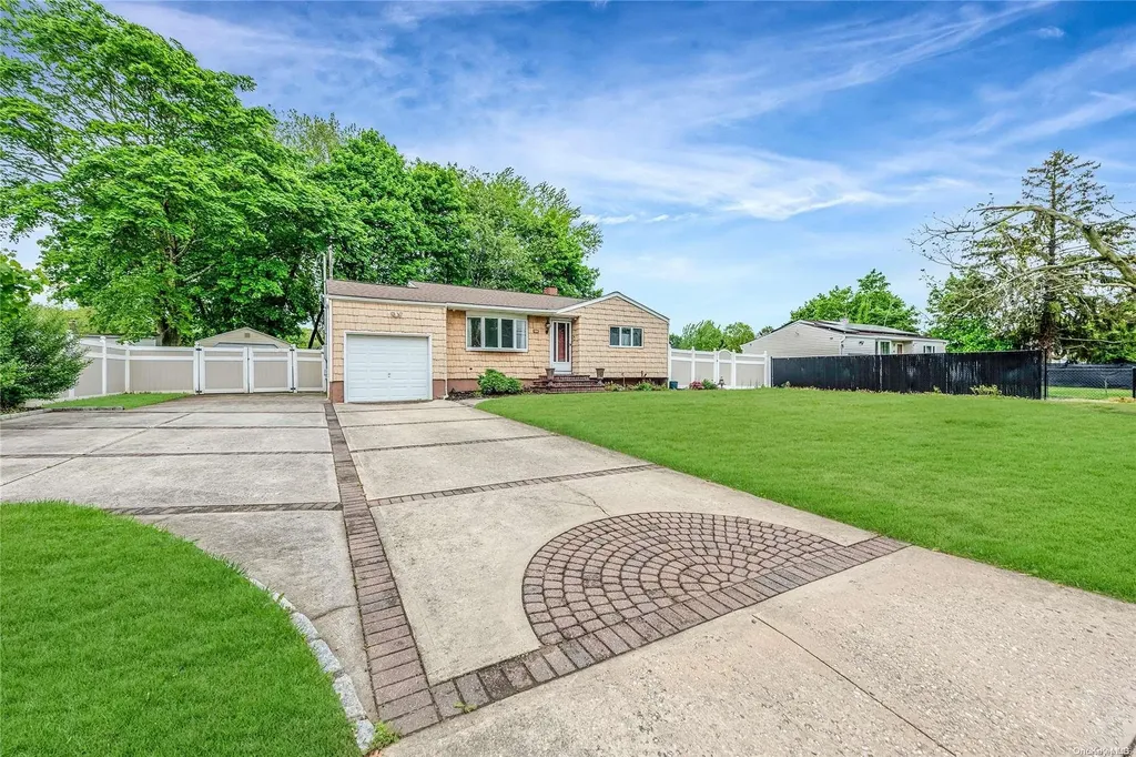 815 Americus Avenue East Patchogue NY 11772