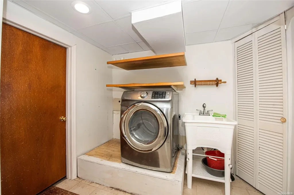 815 Americus Avenue East Patchogue NY 11772
