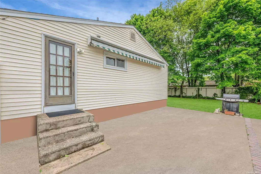 815 Americus Avenue East Patchogue NY 11772