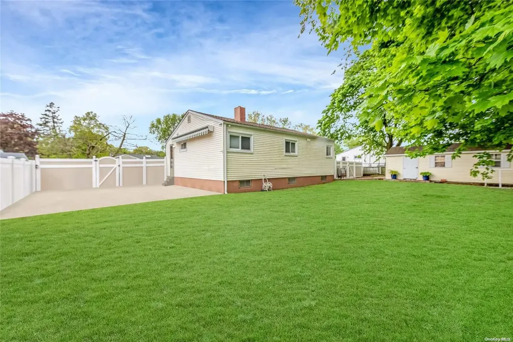 815 Americus Avenue East Patchogue NY 11772