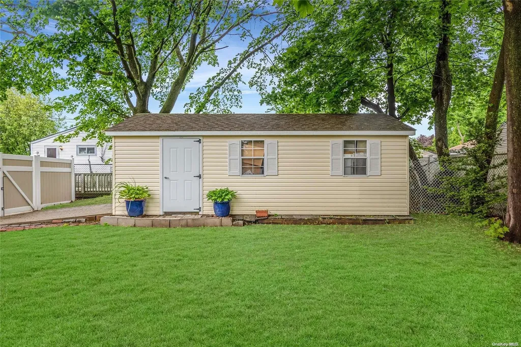 815 Americus Avenue East Patchogue NY 11772