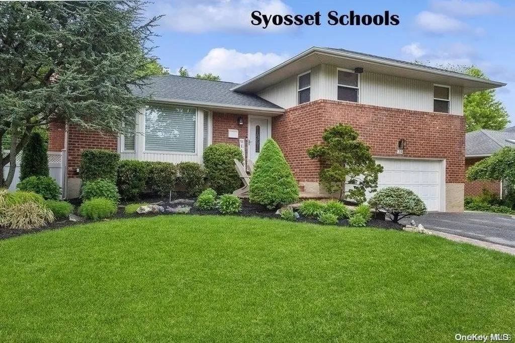 24 Winthrop Road Plainview NY 11803