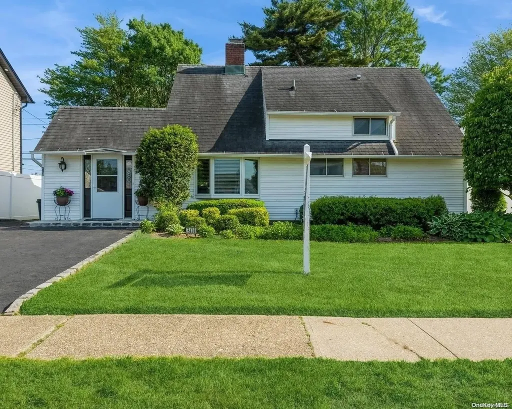 301 Elm Drive S Levittown NY 11756