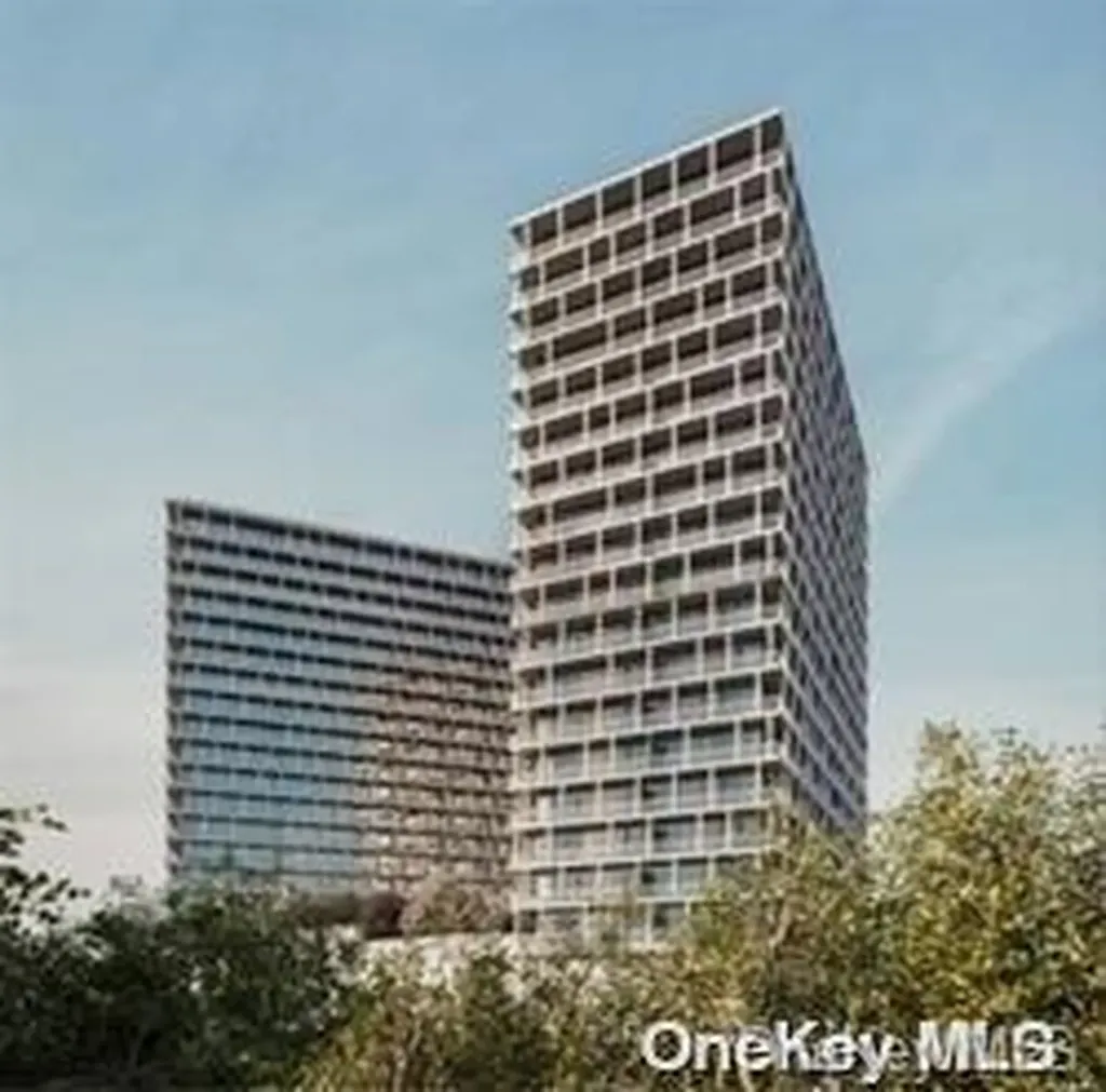 131-02a 40 Road Flushing NY 11354