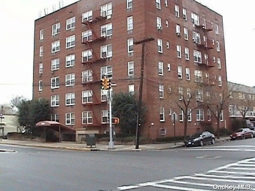 222-89 Braddock Avenue Bellerose NY 11426