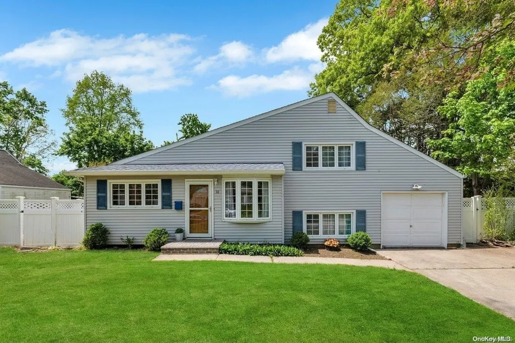 10 Georgetown Place Smithtown NY 11787