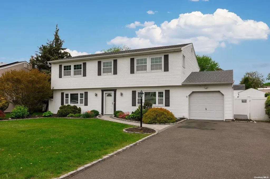 9 Ormand Avenue Medford NY 11763