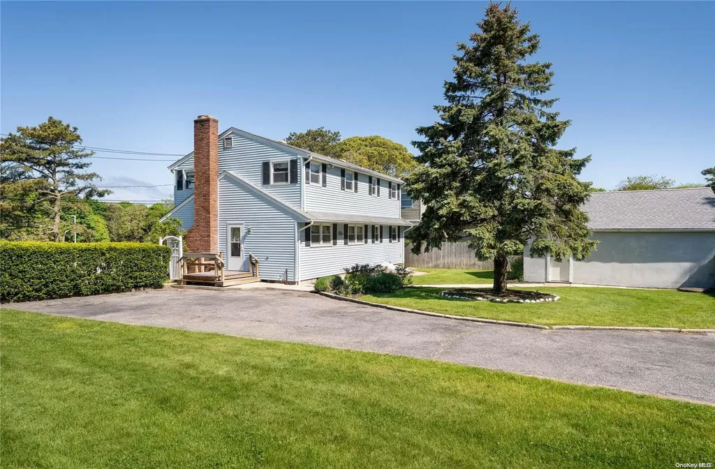 8 E Canal Court Hampton Bays NY 11946