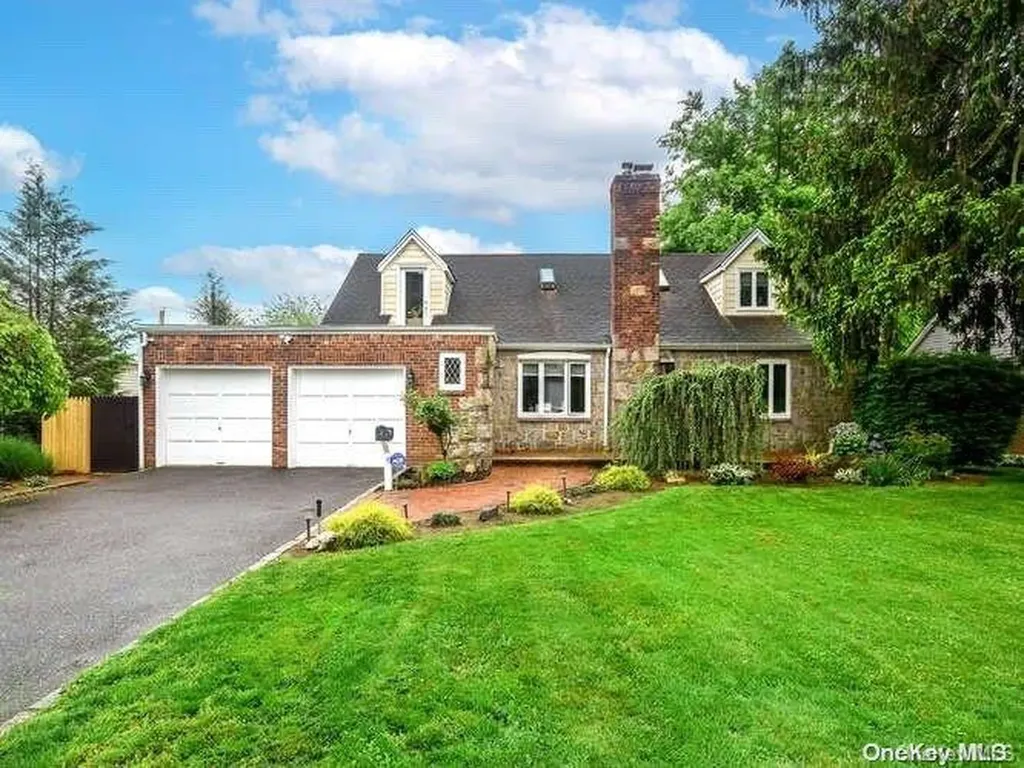 9 Salem Way Glen Head NY 11545