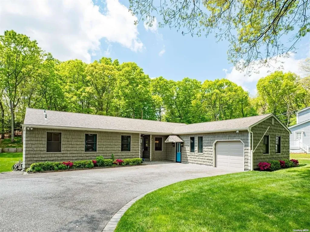 16 Burham Drive Smithtown NY 11787