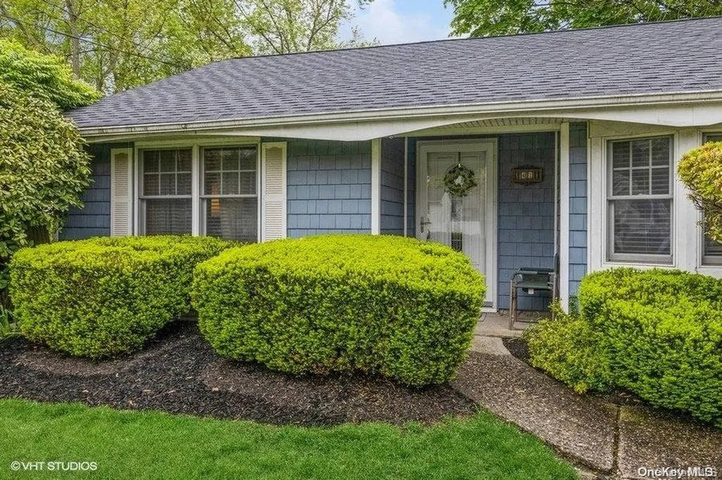 41 Fairlane Drive Selden NY 11784