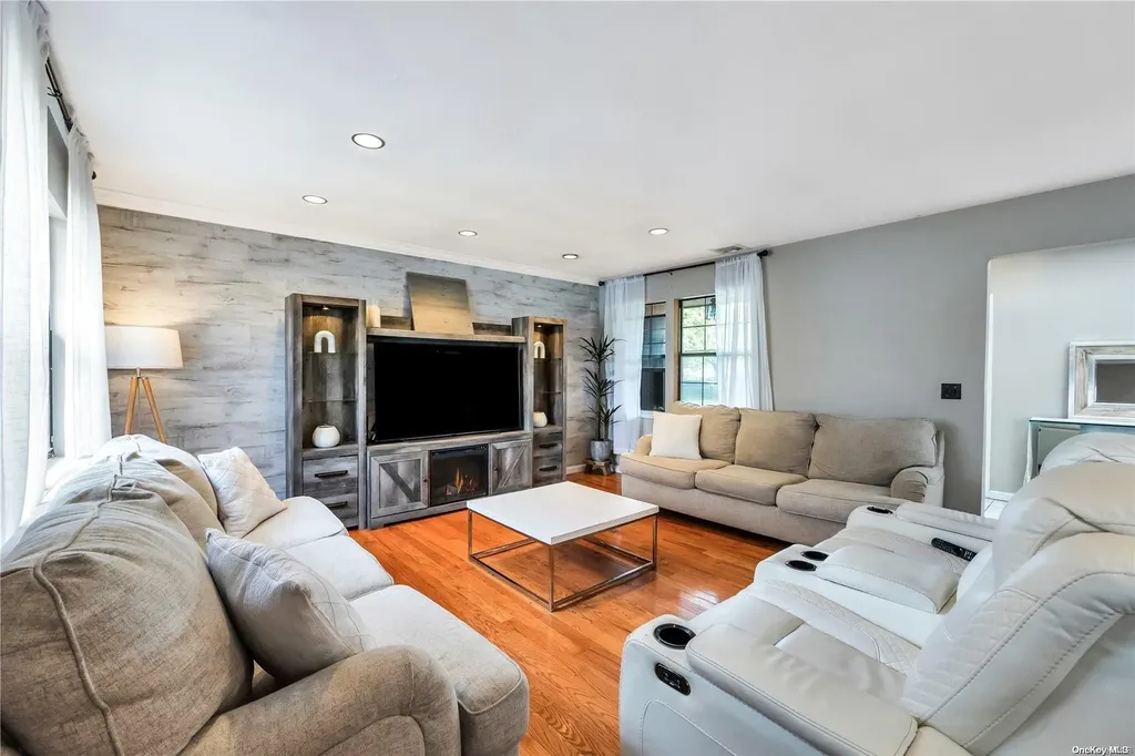 7 Blueberry Lane East Patchogue NY 11772