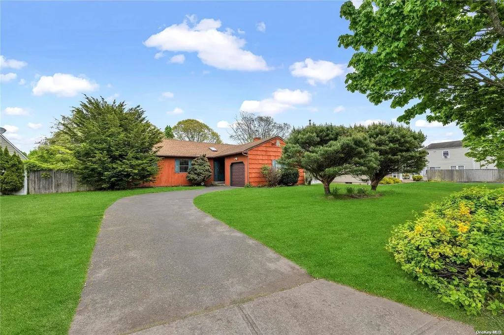 7 Blueberry Lane East Patchogue NY 11772