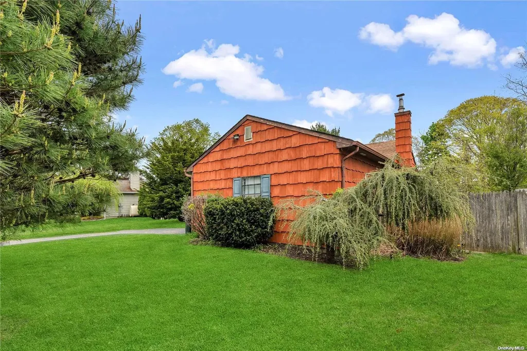 7 Blueberry Lane East Patchogue NY 11772